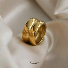 Cargar imagen en el visor de la galería, Anillo Golden, en acero chapado en oro 18 k.