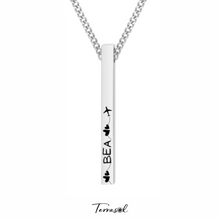 Cargar imagen en el visor de la galería, Collar Unisex de barra personlizable en acero 316L chapado en oro 18 k.