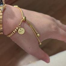 Cargar imagen en el visor de la galería, Pulsera Claires, personalizada en acero chapado en oro 18 k.