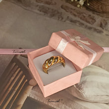 Cargar imagen en el visor de la galería, Anillo Maria en acero chapado en oro.