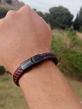 Cargar imagen en el visor de la galería, Pulsera de cuero y acero personalizable.
