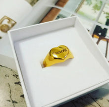 Cargar imagen en el visor de la galería, Anillo corazón personalizable, en acero inoxidable bañado en oro 18 k.