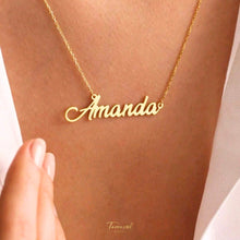 Cargar imagen en el visor de la galería, Collar con nombre personalizado en acero 316L chapado en oro 18 k.