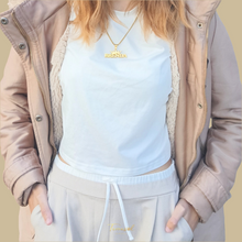 Cargar imagen en el visor de la galería, Collar Princesa, con nombre tallado en acero chapado en oro 18 k.