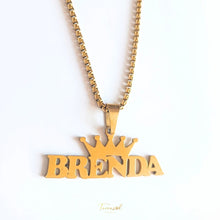 Cargar imagen en el visor de la galería, Collar Princesa, con nombre tallado en acero chapado en oro 18 k.