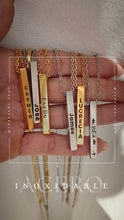 Cargar imagen en el visor de la galería, Collar Unisex de barra personlizable en acero 316L chapado en oro 18 k.