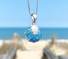 Cargar imagen en el visor de la galería, Collar Concha en plata de ley 925 y ópalo azul.