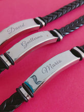 Cargar imagen en el visor de la galería, Pulsera unisex personalizable en acero inoxidable y cuero trenzado.