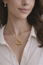 Cargar y reproducir el video en el visor de la galería, Collar Corazón, personalizado en acero inoxidable.
