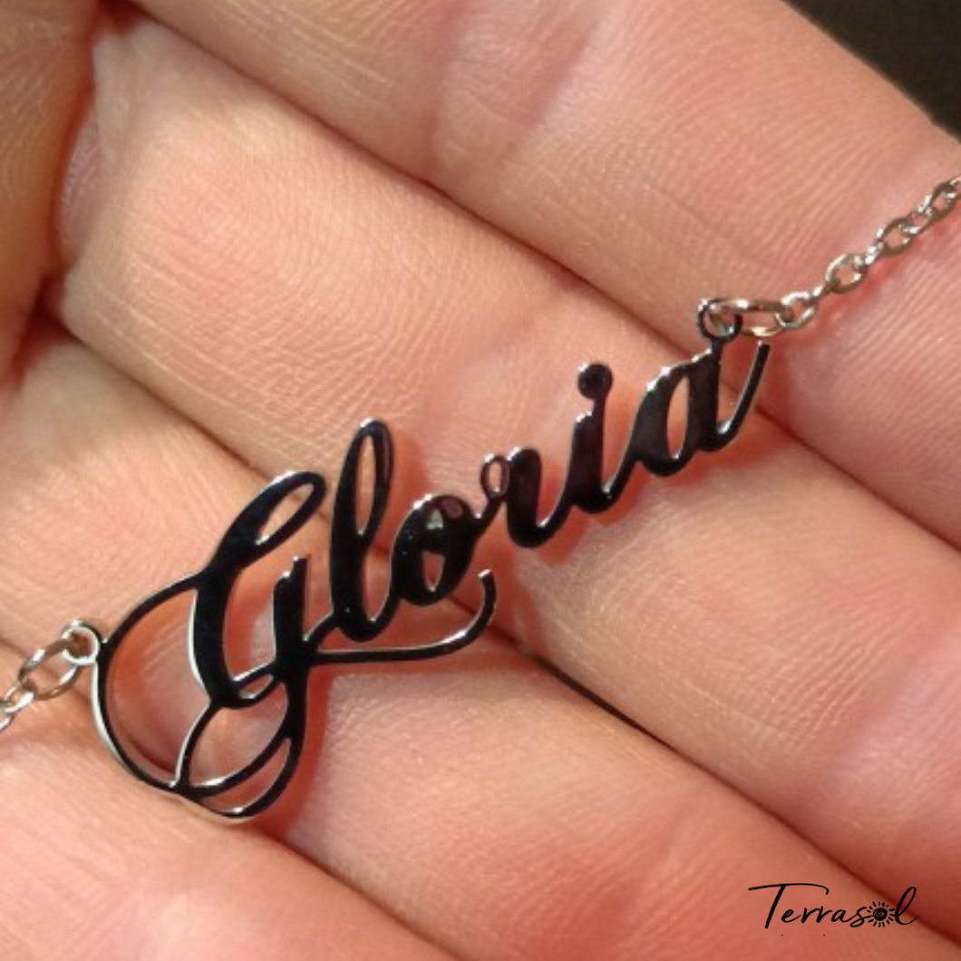 Collar Gloria, con nombre en acero 316L chapado en oro 18 k.